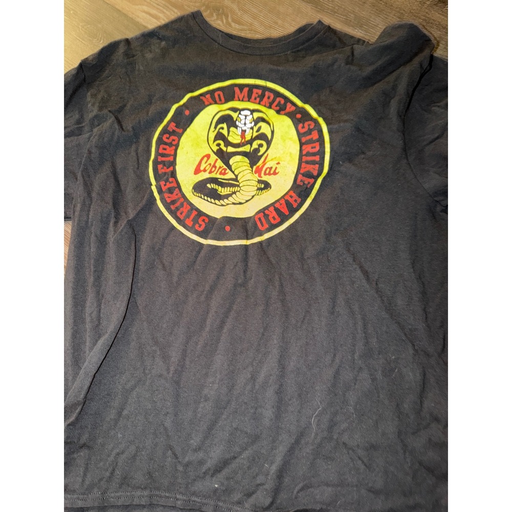 Cobra Kai Mens Graphic T-Shirt Y2K XL Strike First No Mercy Karate Kid vintage